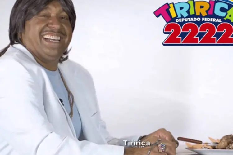 
	Trecho da propaganda eleitoral de Tiririca (PR) na qual ele imita o cantor Roberto Carlos
 (Reprodução/YouTube)