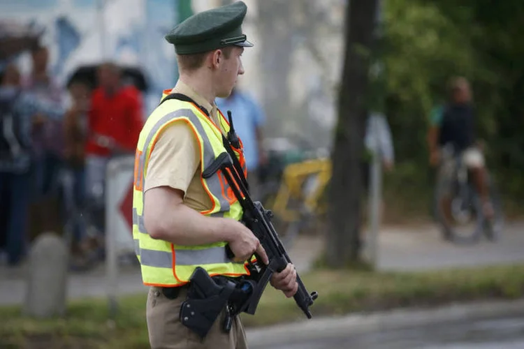 
	Munique: &quot;Triste novidade: o n&uacute;mero de v&iacute;timas subiu para oito&quot;, informou a pol&iacute;cia
 (Michael Dalder / Reuters)