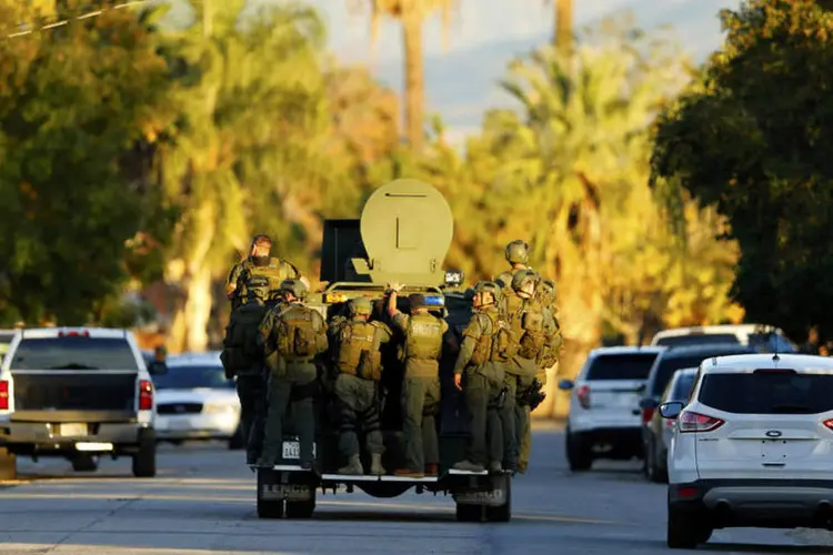 
	Tiroteio: &ldquo;Estamos bastantes confiantes de que os dois homens que entraram no edif&iacute;cio s&atilde;o os dois que foram abatidos na San Bernardino Avenue&rdquo;
 (Mike Blake / Reuters)