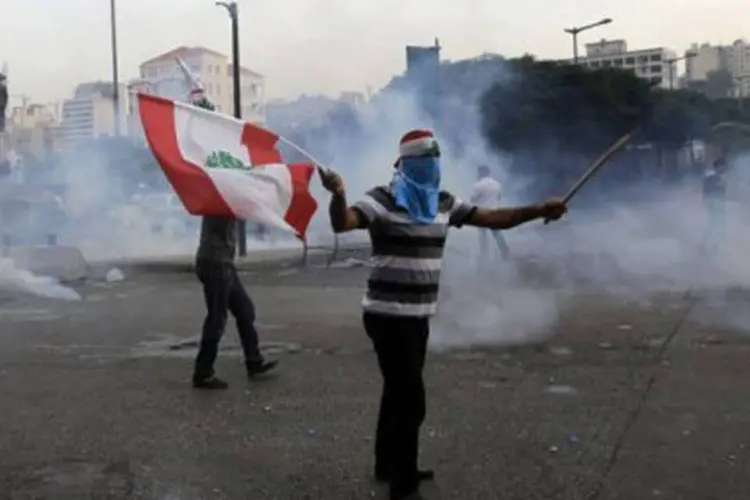 
	Libaneses do movimento protestam contra o regime: a maioria da comunidade sunita apoia Saad Hariri
 (Joseph Eid/AFP)
