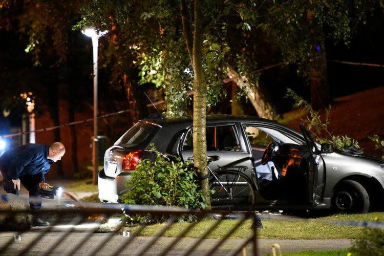 
	Tiroteio em Malmo: ningu&eacute;m foi preso e a pol&iacute;cia mant&eacute;m um amplo dispositivo mobilizado no local do incidente
 (News Agency/Emil Langvad via Reuters)