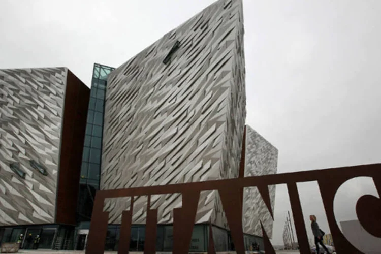 Personalidades políticas da Irlanda do Norte e uma testemunha do lançamento do navio em 1911, estavam presentes na abertura do centro (Peter Macdiarmid/Getty Images)