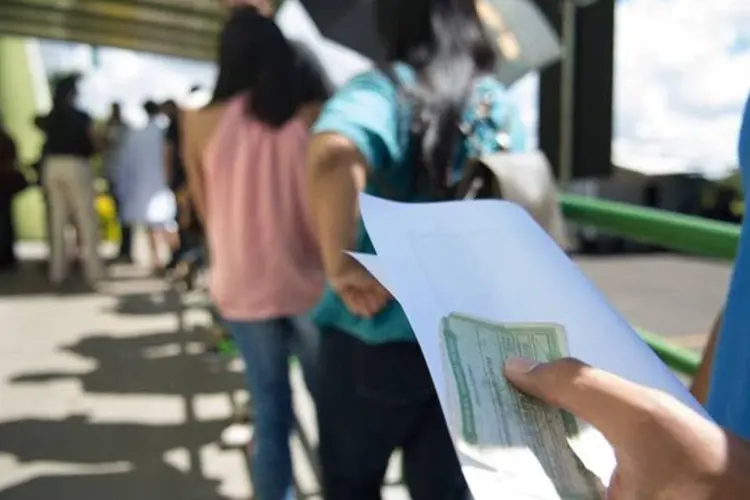Quem vai estar fora do domicílio eleitoral no dia da eleição pode pedir para votar em trânsito até o dia 21 (Marcelo Camargo/Agência Brasil)
