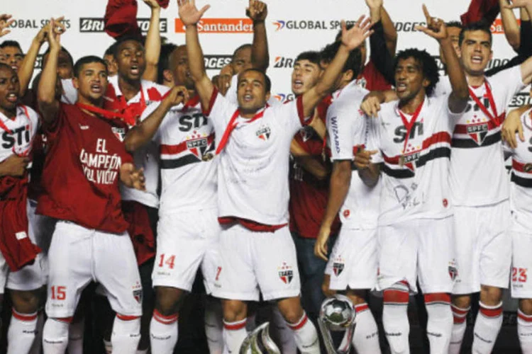 
	Jogadores do S&atilde;o Paulo comemoram: o time chega com pinta de favorito&nbsp;
 (REUTERS/Nacho Doce)