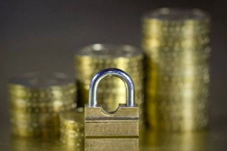
	T&iacute;tulos p&uacute;blicos: investidores estrangeiros est&atilde;o com medo de que corte de gastos do governo perca for&ccedil;a
 (.)