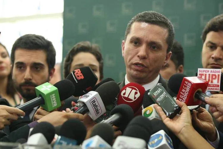 Deputado federal Fausto Pinato (PRB) em primeira coletiva com os sorteados para relatoria do processo de cassação de Eduardo Cunha (Thyago Marcel/Acervo/Câmara dos Deputados)