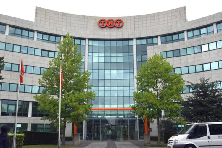 TNT Express: empresa também anunciou que destinou 50 milhões de euros para pagar uma multa (Bloomberg)