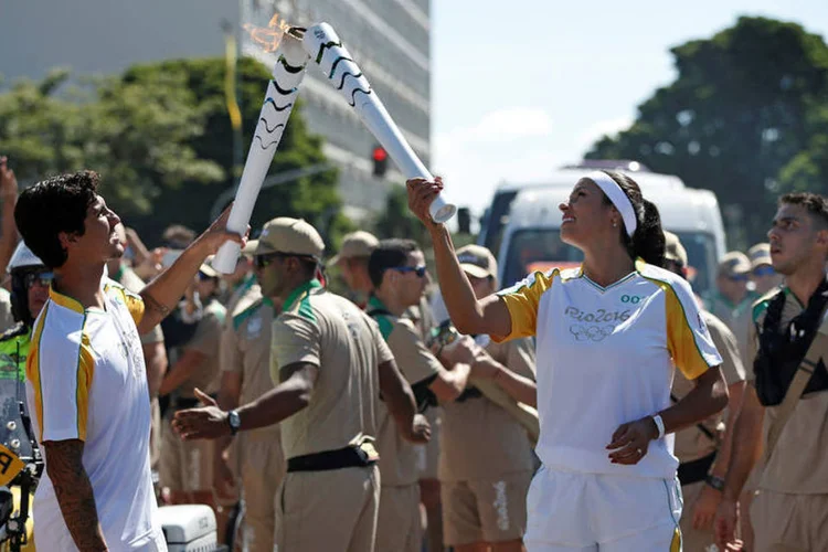
	Olimp&iacute;adas: durante tr&ecirc;s meses, a tocha ser&aacute; carregada por 12.000 revezadores, at&eacute; chegar ao Maracan&atilde;, no dia 5 de agosto, data da cerim&ocirc;nia de abertura dos jogos
 (Andrea Morao / Reuters)