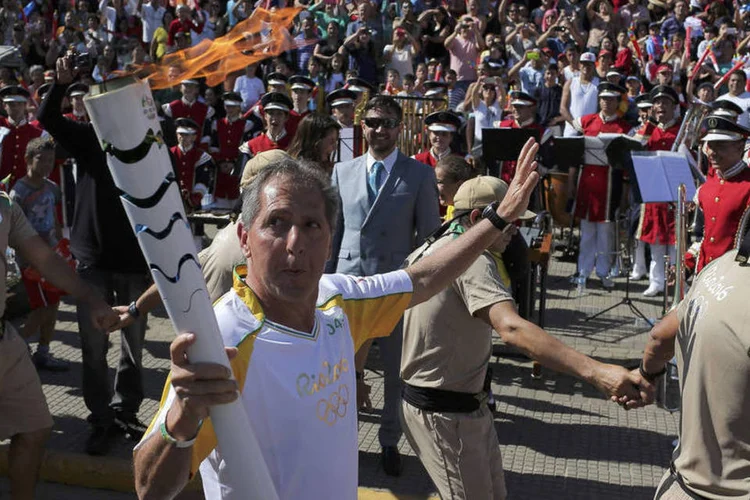
	Tocha ol&iacute;mpica em S&atilde;o Luiz do Paraitinga: a tocha passar&aacute; por mais 34 munic&iacute;pios fluminenses antes de chegar &agrave; cidade do Rio de Janeiro
 (Roosevelt Cassio/Reuters)