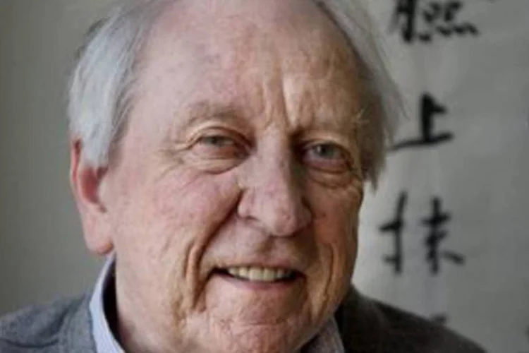 Tomas Tranströmer: "Por meio de imagens densas, límpidas, nos dá um novo acesso à realidade", afirmou a organização do prêmio sobre o poeta (Jessica Gow/AFP)