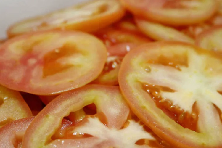 
	Em maio, o tomate, cujo pre&ccedil;o vinha aumentando desde o come&ccedil;o do ano, ficou mais barato em 14 cidades
 (Marcos Santos/USP Imagens)