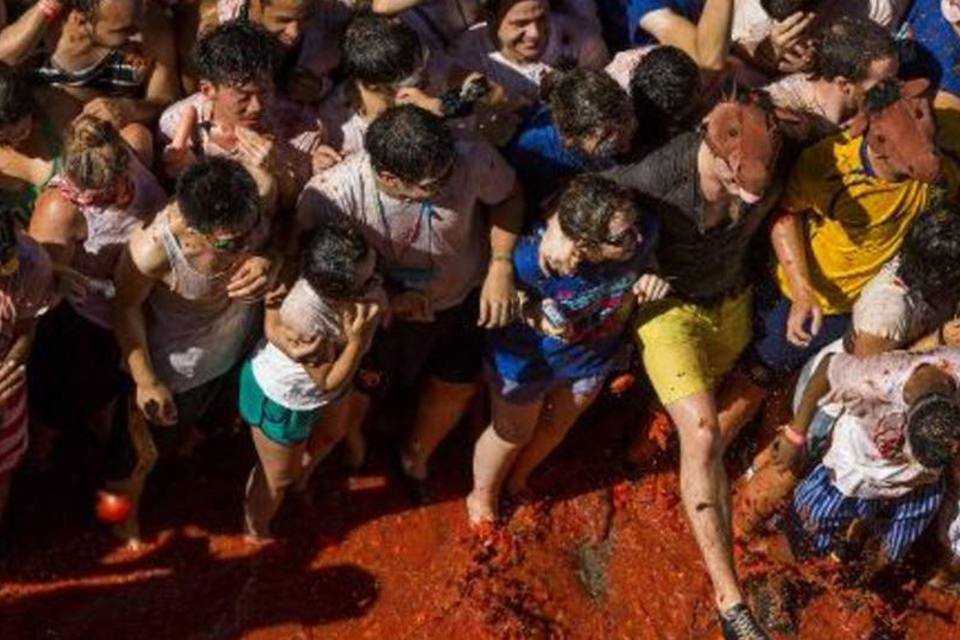 Milhares se divertem na festa dos tomates