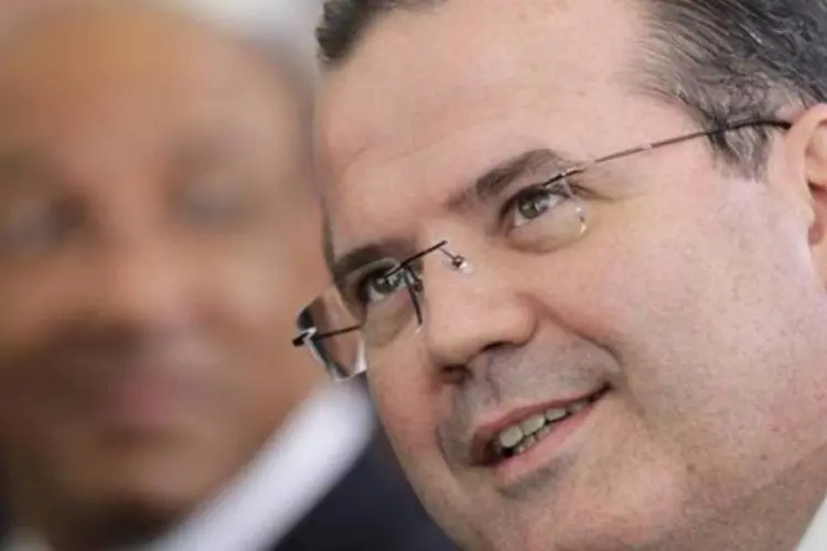 O presidente do Banco Central, Alexandre Tombini, observa durante uma cerimônia no Palácio do Planalto em Brasília (Ueslei Marcelino/Reuters)