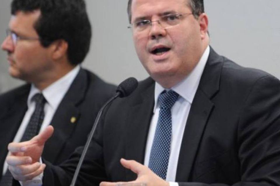 Agenda tem anúncio da Petrobras, Tombini falando em SP e superávit primário