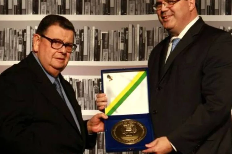 Tombini recebe prêmio da Ordem dos Economistas do Brasil por sua atuação no BC (DIVULGAÇÃO/Ordem dos Economistas do Brasil)
