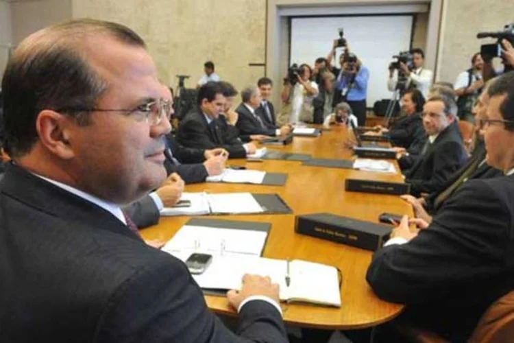 Alexandre Tombini, novo presidente do BC, no comando da sua primeira reunião do Copom (Elza Fiúza/AGÊNCIA BRASIL)