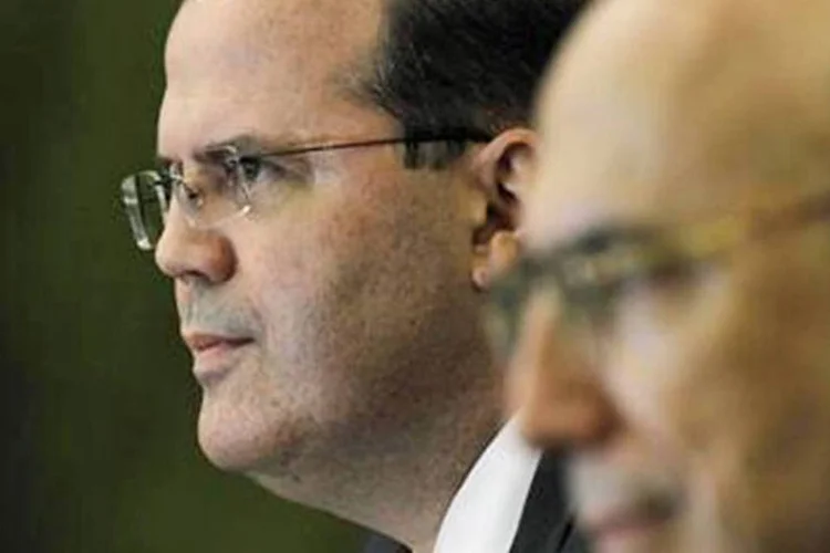 Tombini e Meirelles: o primeiro pode ser mais ousado que o segundo (Reuters)