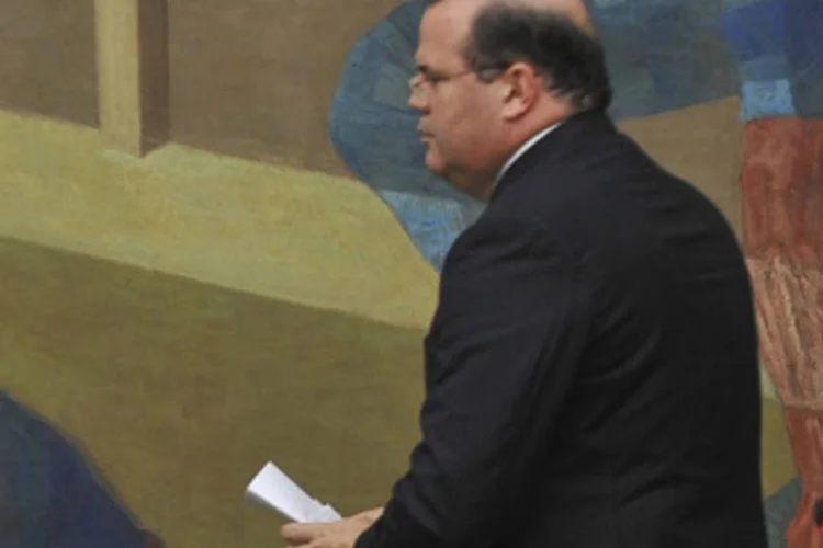 
	Para o&nbsp;PIB, foi mantida a previs&atilde;o das &uacute;ltimas semanas, de crescimento de 1,54% esse ano e 4,0% em 2013
 (Agência Brasil)