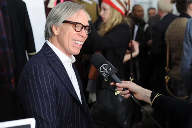 
	Designer Tommy Hilfiger, respons&aacute;vel pela marca:&nbsp;vendas ao consumidor no Brasil ter&atilde;o in&iacute;cio em janeiro de 2013
 (Dimitrios Kambouris/Getty Images)