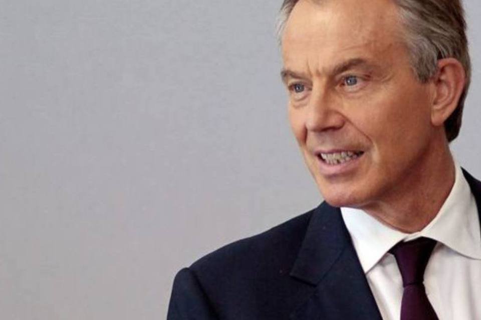 Tony Blair defende sua relação como premiê com Murdoch