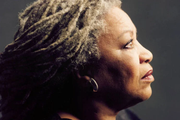 Toni Morrison: escritora produziu romances com temas tabus para a época (Timothy Greenfield-Sanders/Bloomberg)