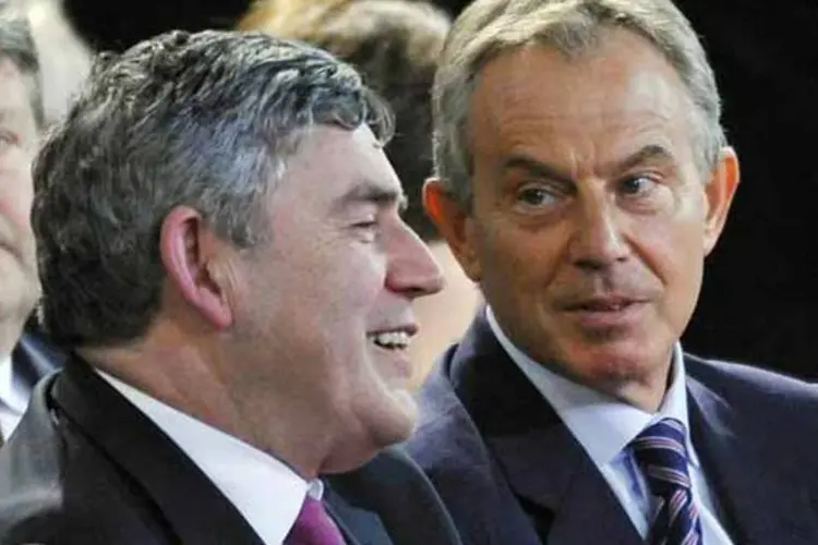 Gordon Brown  e Tony Blair: ex-premiês excluídos da lista de convidados do casamento real. (Getty Images)