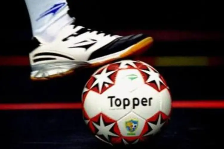 Além de mostrar a força do futsal nacional, as peças também apresentarão os novos calçados para futebol indoor da Topper (./Divulgação)