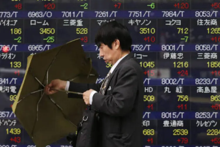 
	Bolsa de T&oacute;quio: o &iacute;ndice Nikkei ganhou 1,7%, fechando o preg&atilde;o em 12.546,46 pontos, ap&oacute;s uma queda de 2,4% na sess&atilde;o anterior
 (REUTERS/Issei Kato)