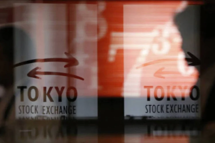 
	Bolsa de T&oacute;quio: &iacute;ndice japon&ecirc;s teve a maior alta desde mar&ccedil;o ap&oacute;s vit&oacute;ria governista nas elei&ccedil;&otilde;es parlamentares
 (REUTERS/Toru Hanai)
