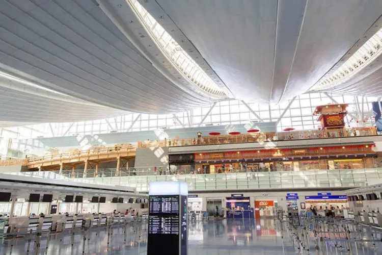 
	Aeroporto Internacional de T&oacute;quio Haneda: governo decidiu financiar a instala&ccedil;&atilde;o dos scanners corporais nos aeroportos devido a amea&ccedil;a feitas no in&iacute;cio do ano pelo EI
 (Divulgação)