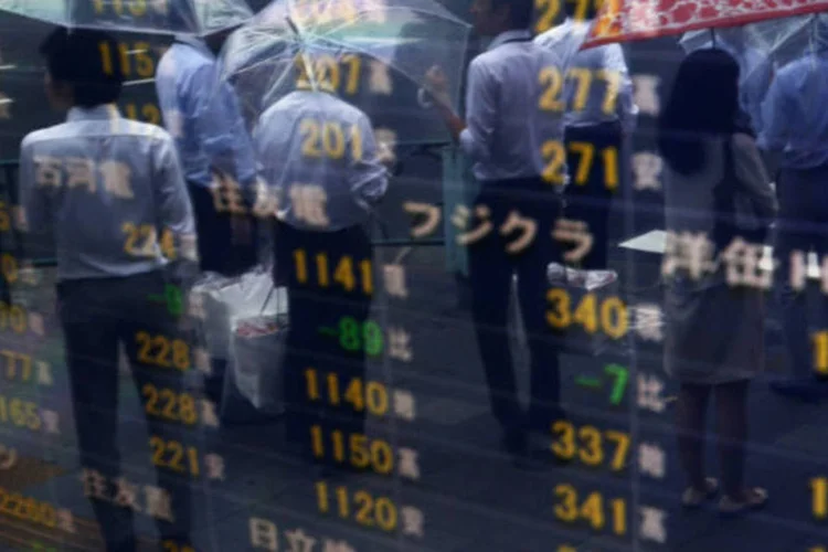 
	Bolsas asi&aacute;ticas: &nbsp;foi divulgado um resultado otimista na pesquisa &Iacute;ndice dos Gerentes de Compras do enorme setor de servi&ccedil;os da China
 (REUTERS/Issei Kato)