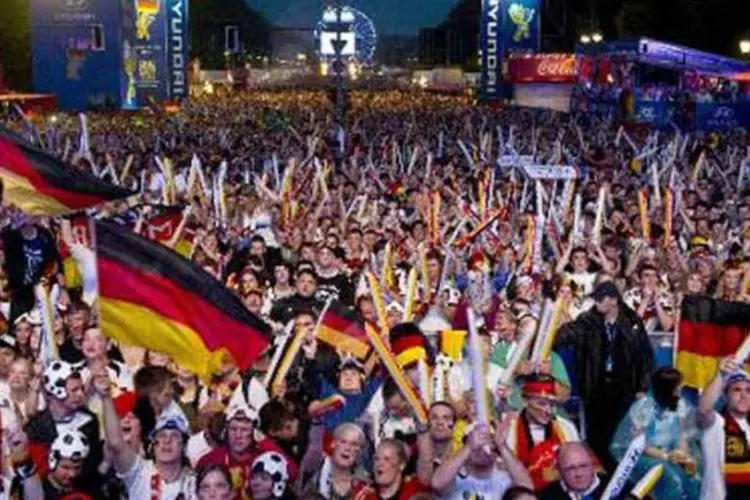 
	Torcedores em Berlim: Alemanha &eacute; tomada por otimismo na v&eacute;spera da final da Copa
 (©afp.com)