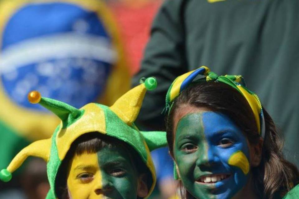 Jogos de Brasil e Chile agitam brasileiros e turistas no Rio