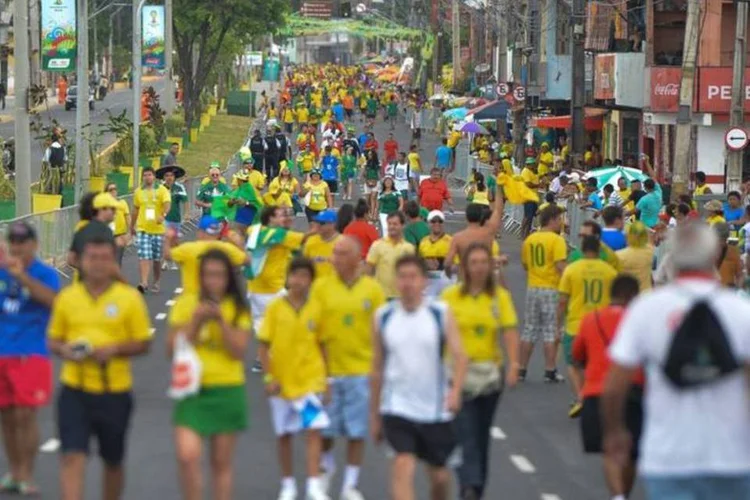 Torcedores começam a chegar para o jogo entre Brasil e México, em Fortaleza (Marcello Casal Jr/ABr)