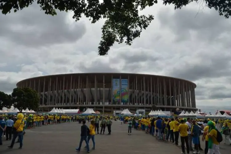 Torcedores chegam para assistir ao jogo Camarões x Brasil no Estádio Nacional de Brasília  (Fabio Rodrigues Pozzebom/ABr)
