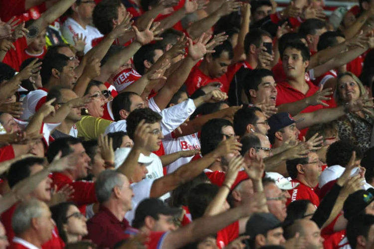 
	Torcedores do Internacional em partida do Campeonato Brasileiro, no Est&aacute;dio Beira-Rio
 (Lucas Uebel/Getty Images)