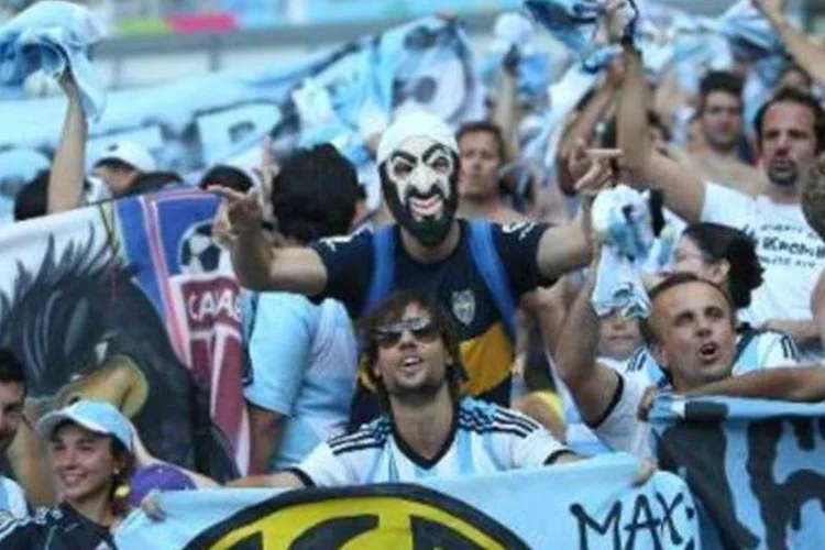 
	Torcida em Belo Horizonte: a pol&iacute;cia atirou balas de borracha depois de incidente com &ocirc;nibus argentino
 (APF)