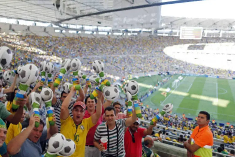 Torcedores na arquibancada do Maracanã durante jogo amistoso entre Brasil e Inglaterra ( REUTERS/Sergio Moraes)