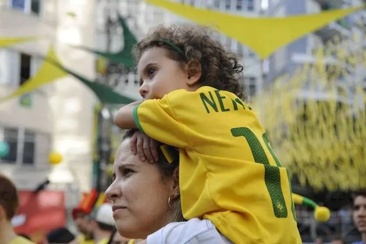 
	Torcida: pessoas aguardam come&ccedil;o da Copa no Alzir&atilde;o, no Rio
 (Agência Brasil)