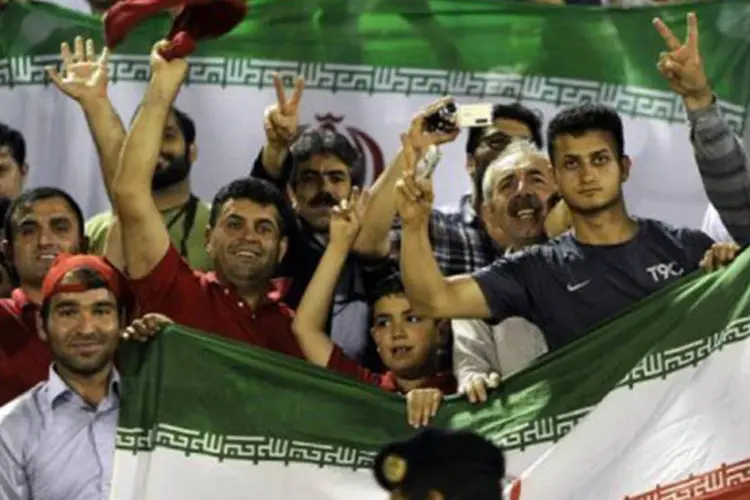 "É uma situação imprópria que homens e mulheres assistam juntos a partidas de futebol", disse Kargar (©AFP/File / Amer Hilabi)