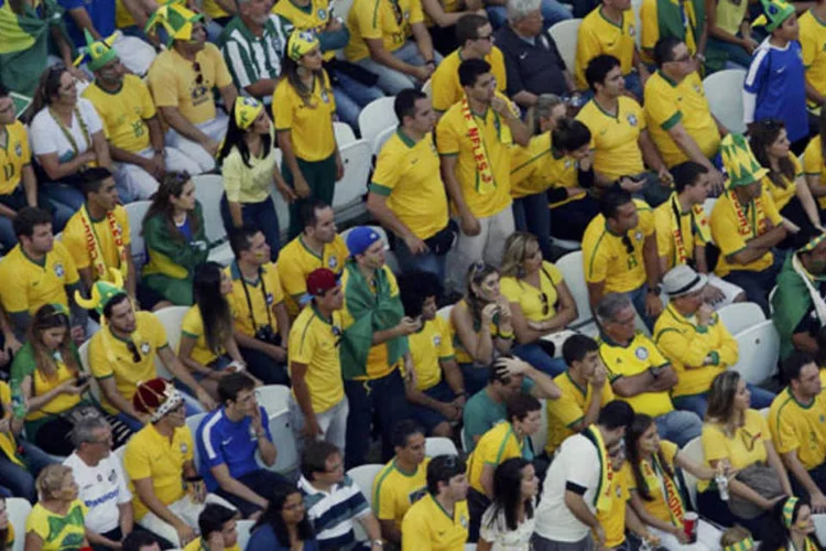
	Torcida no jogo Brasil x Cro&aacute;cia:&nbsp;pico de conex&otilde;es &agrave; internet ocorreu entre 14h30 e 15h30
 (Fabrizio Bensch / Reuters)