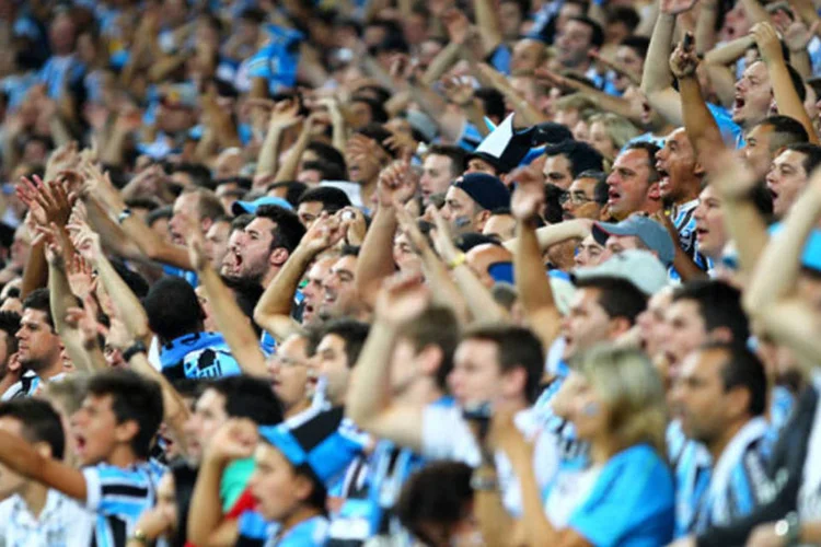 
	Torcedores do Gr&ecirc;mio:&nbsp;investiga&ccedil;&atilde;o policial tentar&aacute; identificar o agressor, que chamou o jogador de &quot;macaco&quot; ao final do Gre-Nal&nbsp;
 (Lucas Uebel/Getty Images)