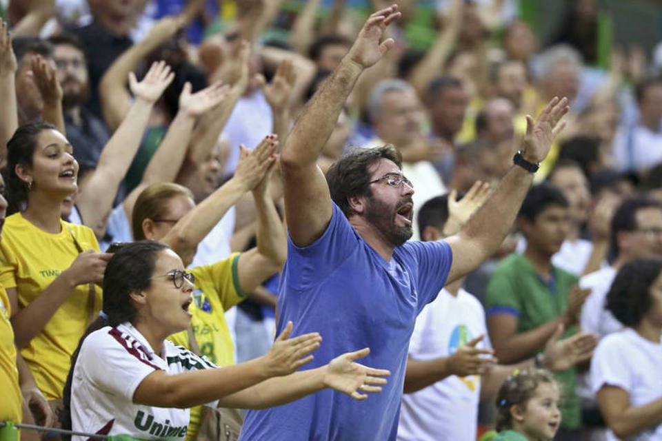 Torcedores latinos colorem 1ª Olimpíada da América do Sul