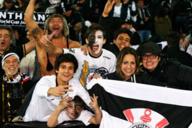 
	Torcida do Corinthians: Fundo s&oacute; fica mais vantajoso do que a poupan&ccedil;a, se sua rentabilidade superar a taxa Selic
 (Lintao Zhang/Getty Images)