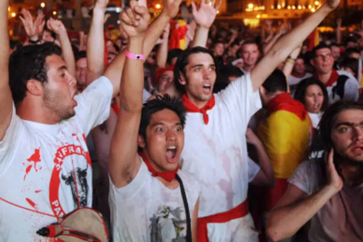 Torcida comemora a classificação da Espanha para a final da Copa, contra a Alemanha, na última quarta-feira (7) (.)