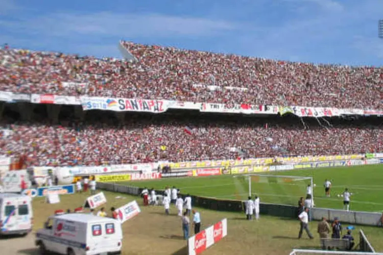 
	O jogo era entre Santa Cruz e Paran&aacute; no Est&aacute;dio do Arruda, no Recife
 (Wikimedia Commons)