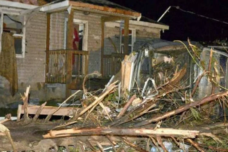 
	Casa destru&iacute;da por tornado nos EUA:&nbsp;Barack Obama&nbsp;manifestou pesar pelas v&iacute;timas da cat&aacute;strofe natural e prometeu ajuda do governo federal aos afetados
 (REUTERS)