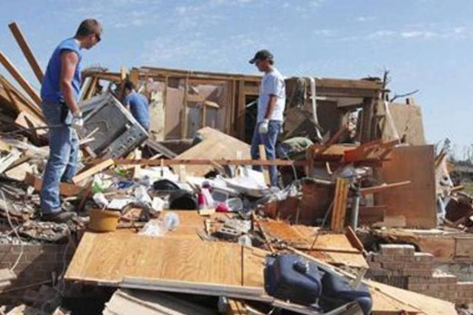 Número de mortos pelos tornados sobe para 350 nos EUA
