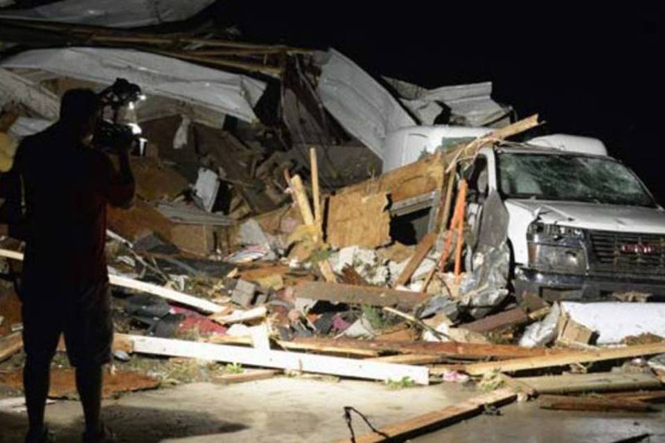 
	Estragos causados por tornados nos EUA: onda de destrui&ccedil;&atilde;o custou a vida de uma pessoa em Oklahoma e de outra em Iowa
 (REUTERS)
