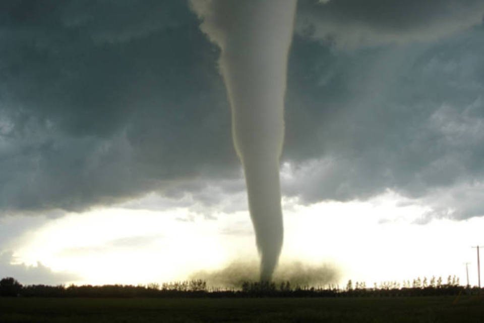 Tornados matam cinco pessoas no meio-oeste dos EUA